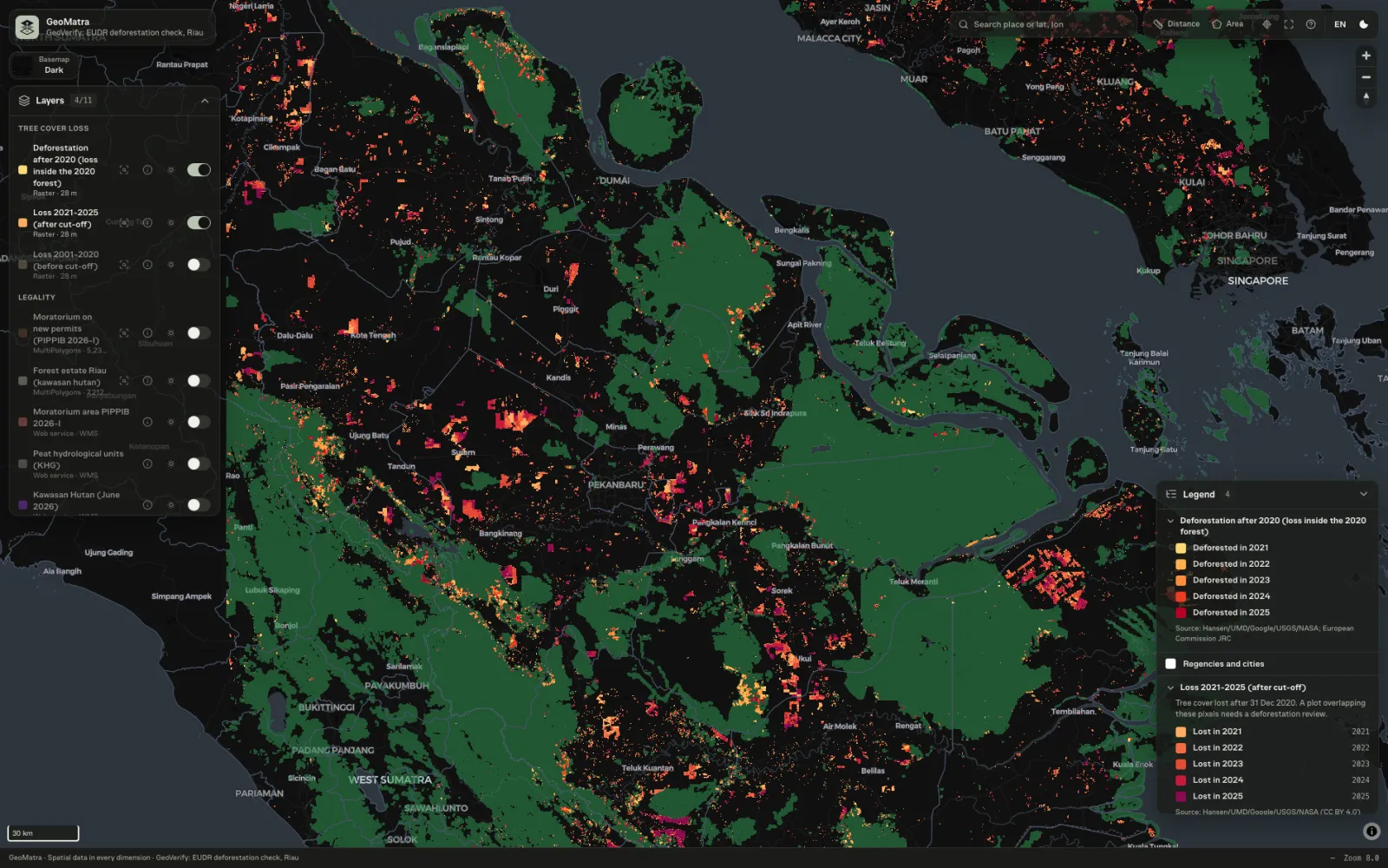 GeoVerify, an open 2D map on GeoMatra: tree cover loss in Riau since 2020, with the layer list and the legend.